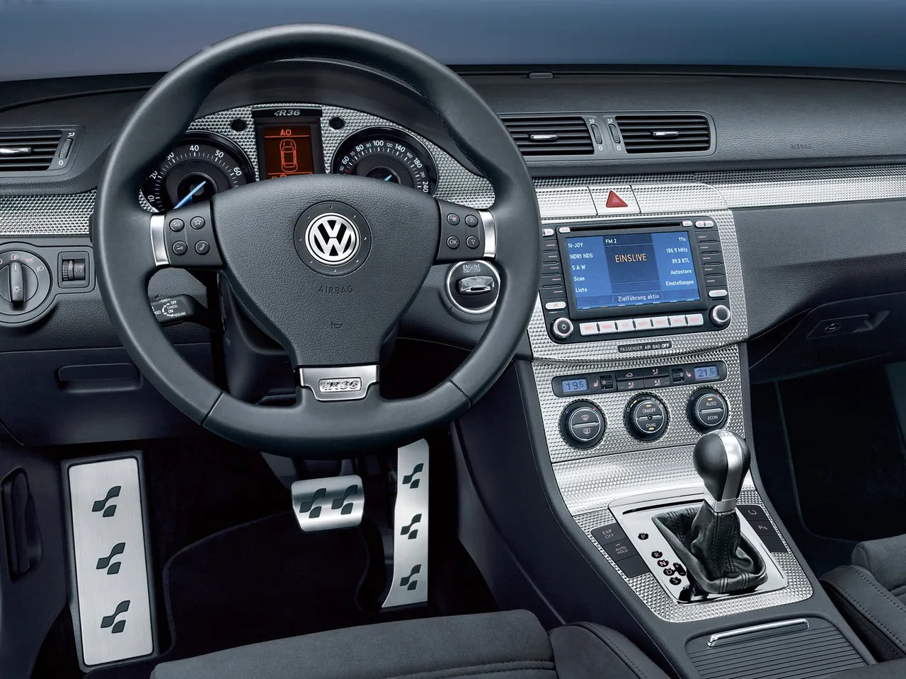 Volkswagen Passat R36 (2007) - Interior
