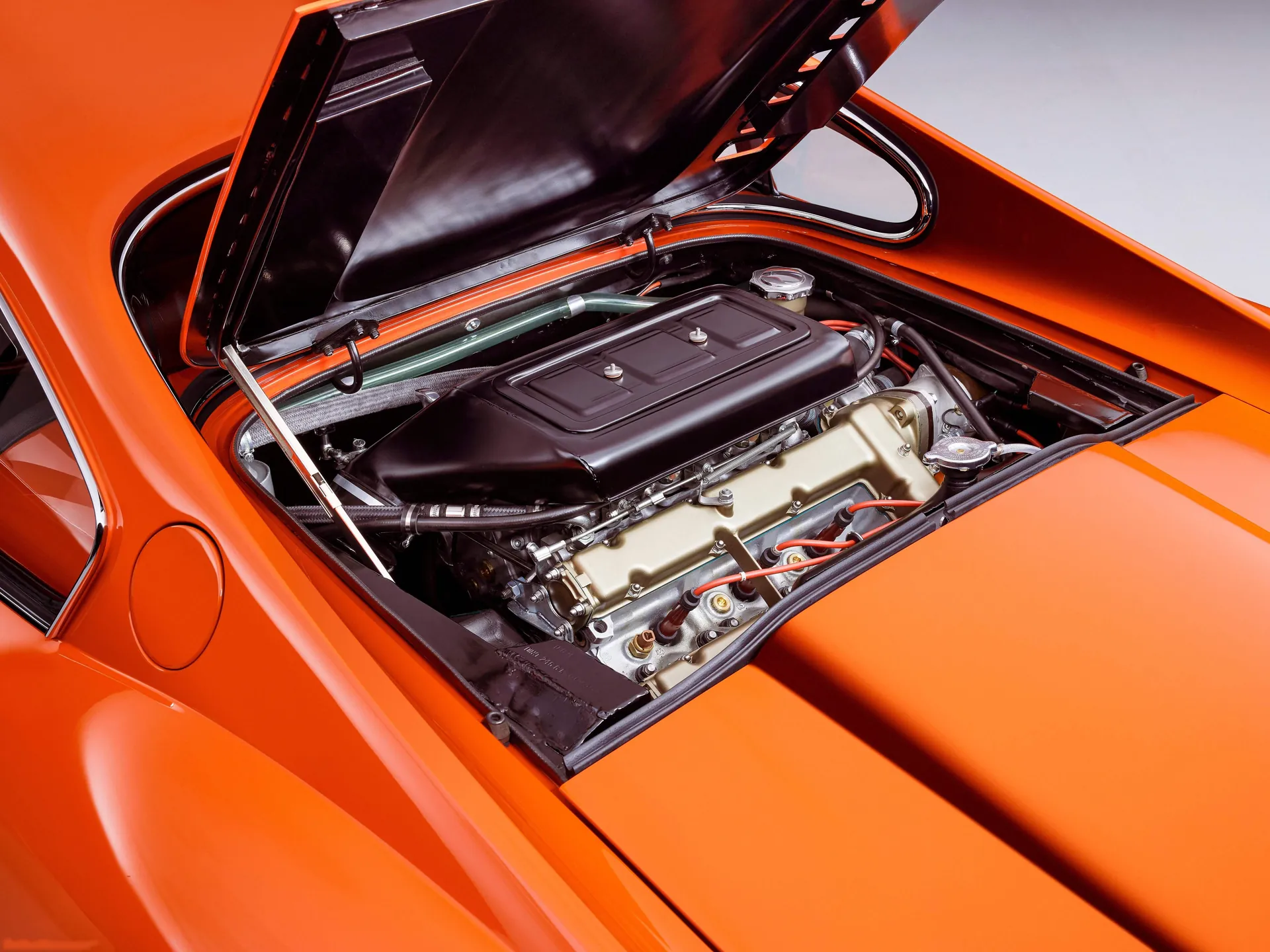 Ferrari Dino 246 GT L (1969) – motorový prostor
