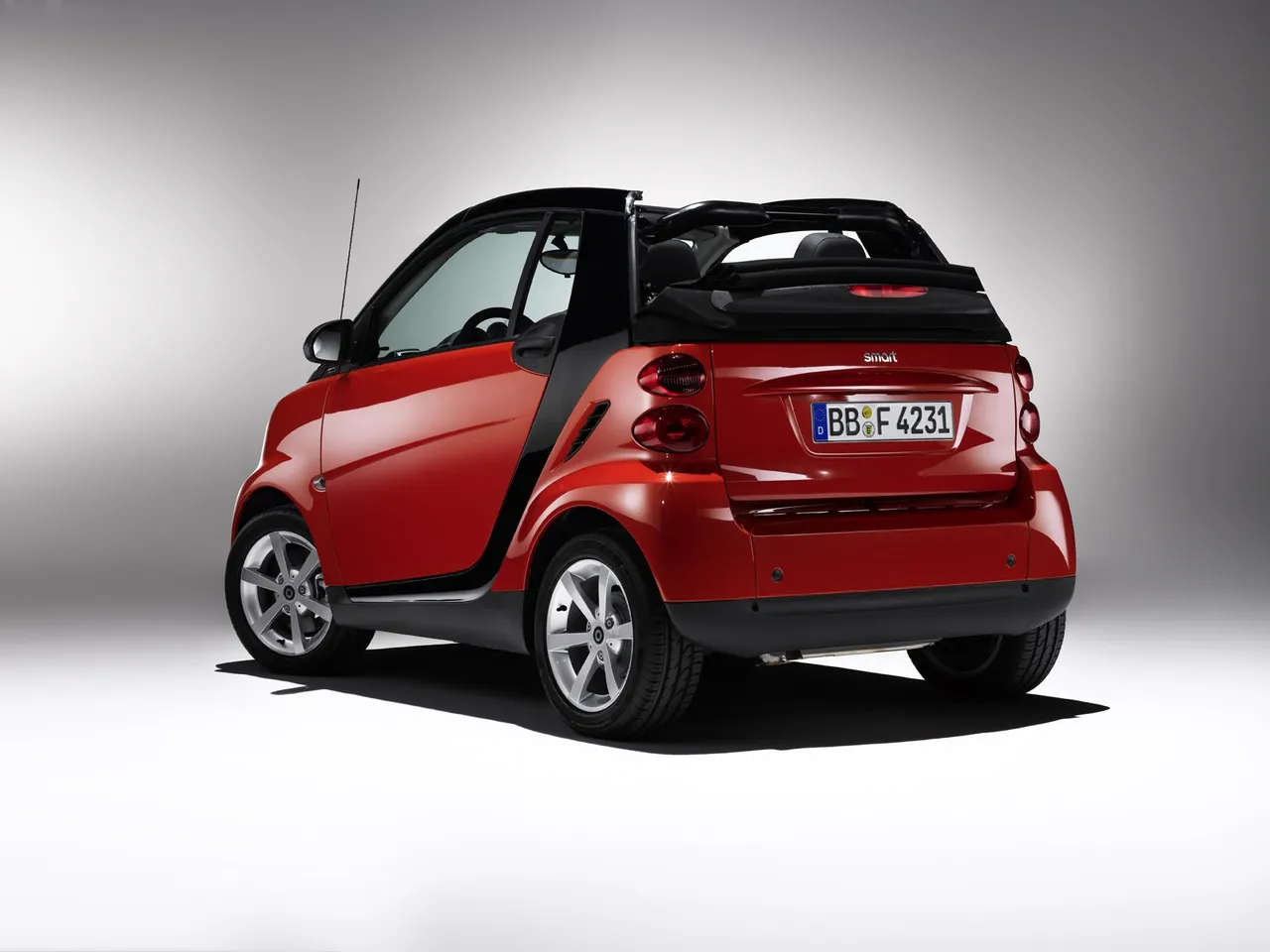 Smart fortwo cabrio (2007) – zadní tříčtvrteční pohled