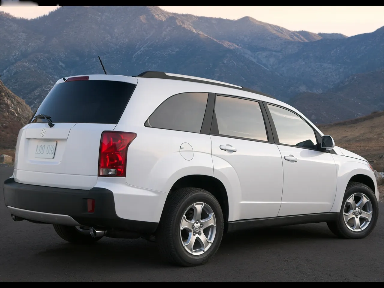 Suzuki XL7 (2007) – zadní tříčtvrteční pohled