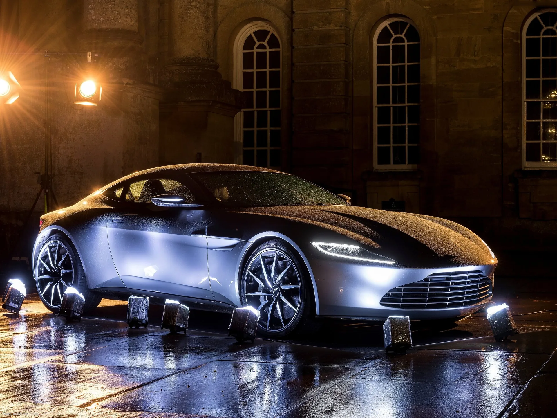 Aston Martin DB10 (2015)