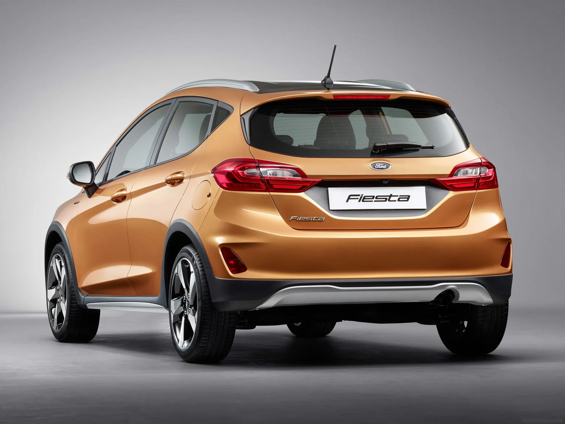 Ford Fiesta Active (2017) – zadní tříčtvrteční pohled