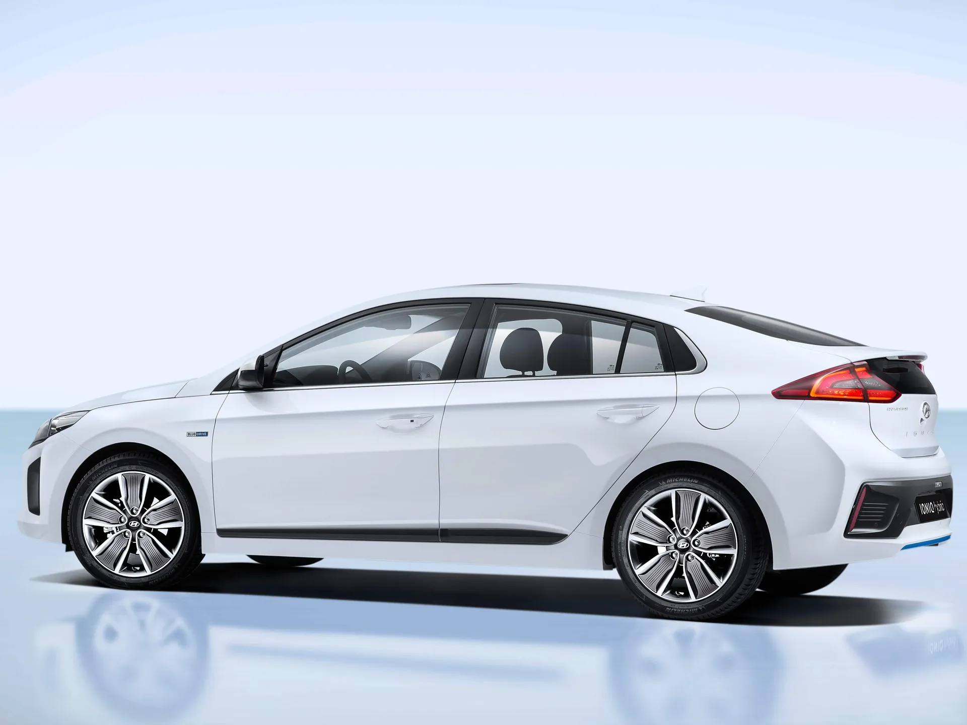 Hyundai Ioniq (2017) – boční profil