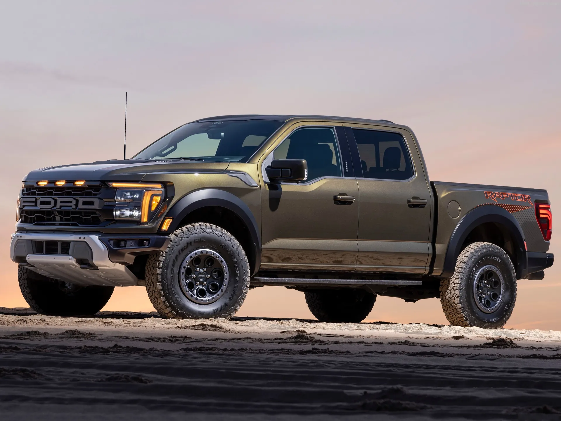 Ford F-150 Raptor (2024)