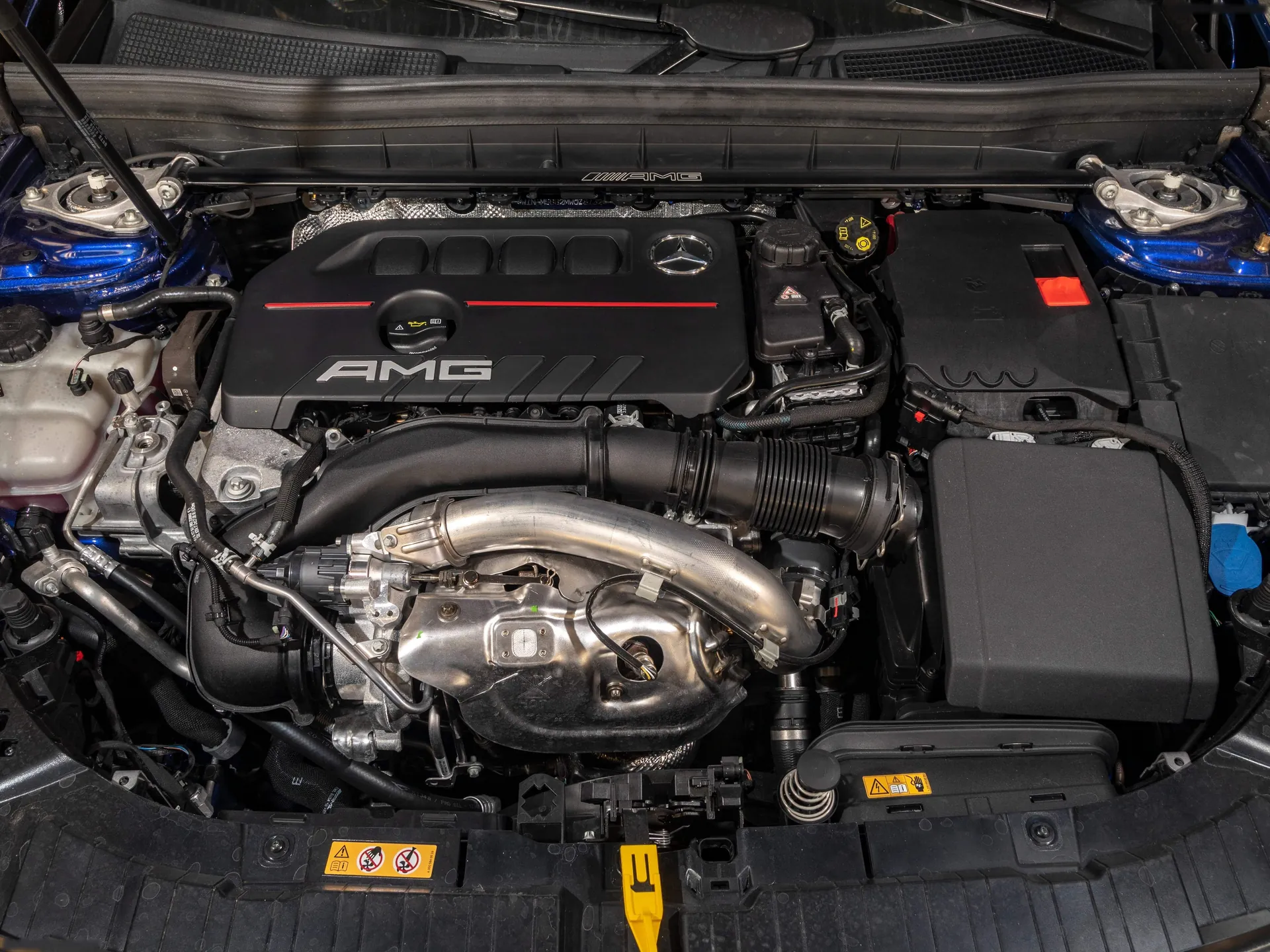 Mercedes-Benz GLB35 AMG 4Matic (2020) – motorový prostor