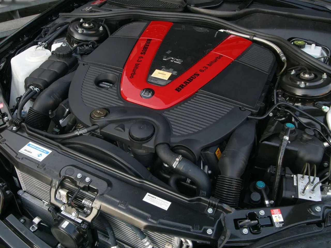 Brabus Mercedes-Benz S-Class (2003) – motorový prostor