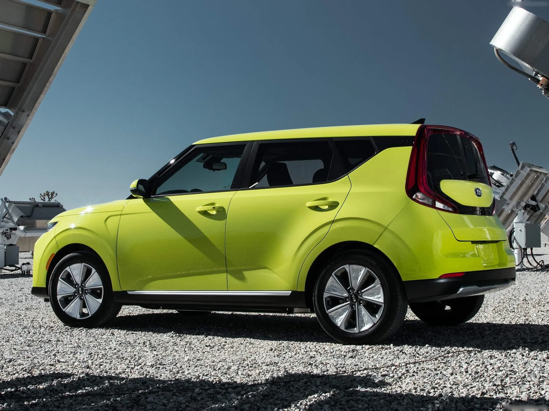 Kia Soul EV (2020) – zadní tříčtvrteční pohled
