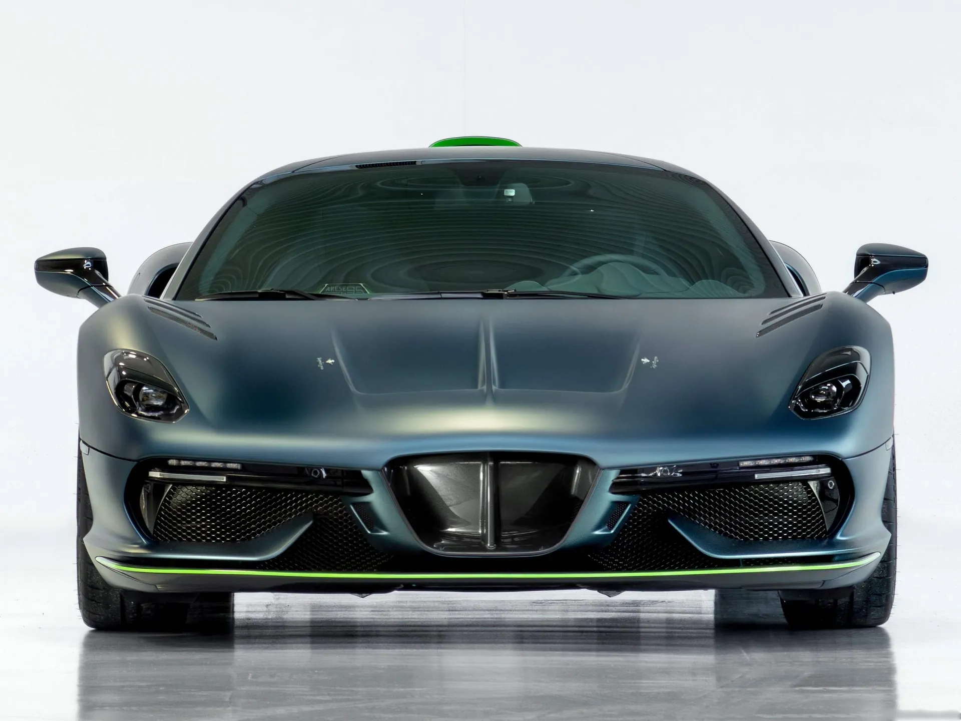 Touring Superleggera Arese RH95 Grigio Artico (2023) – zepředu