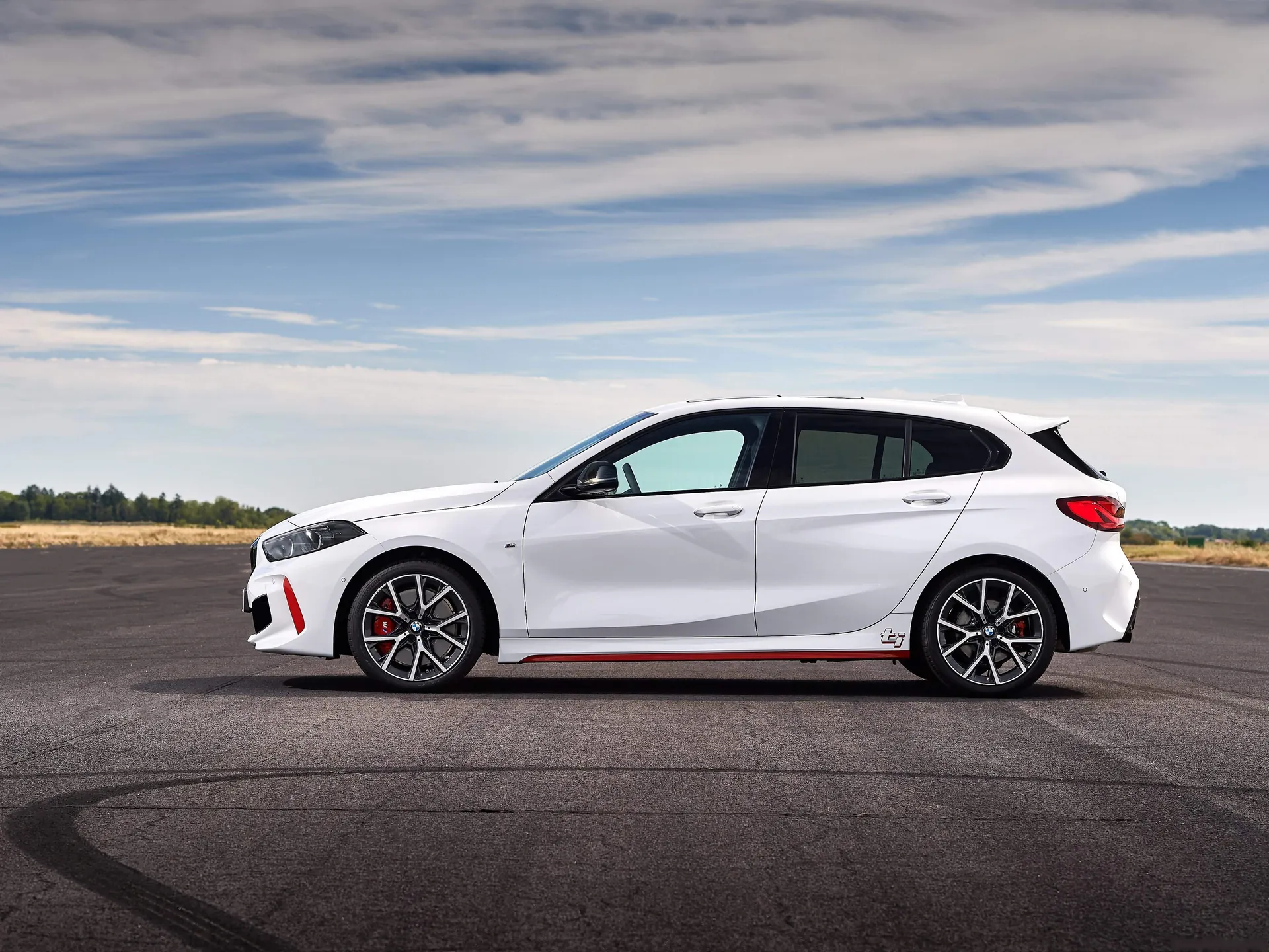 BMW 128ti (2021) – boční profil