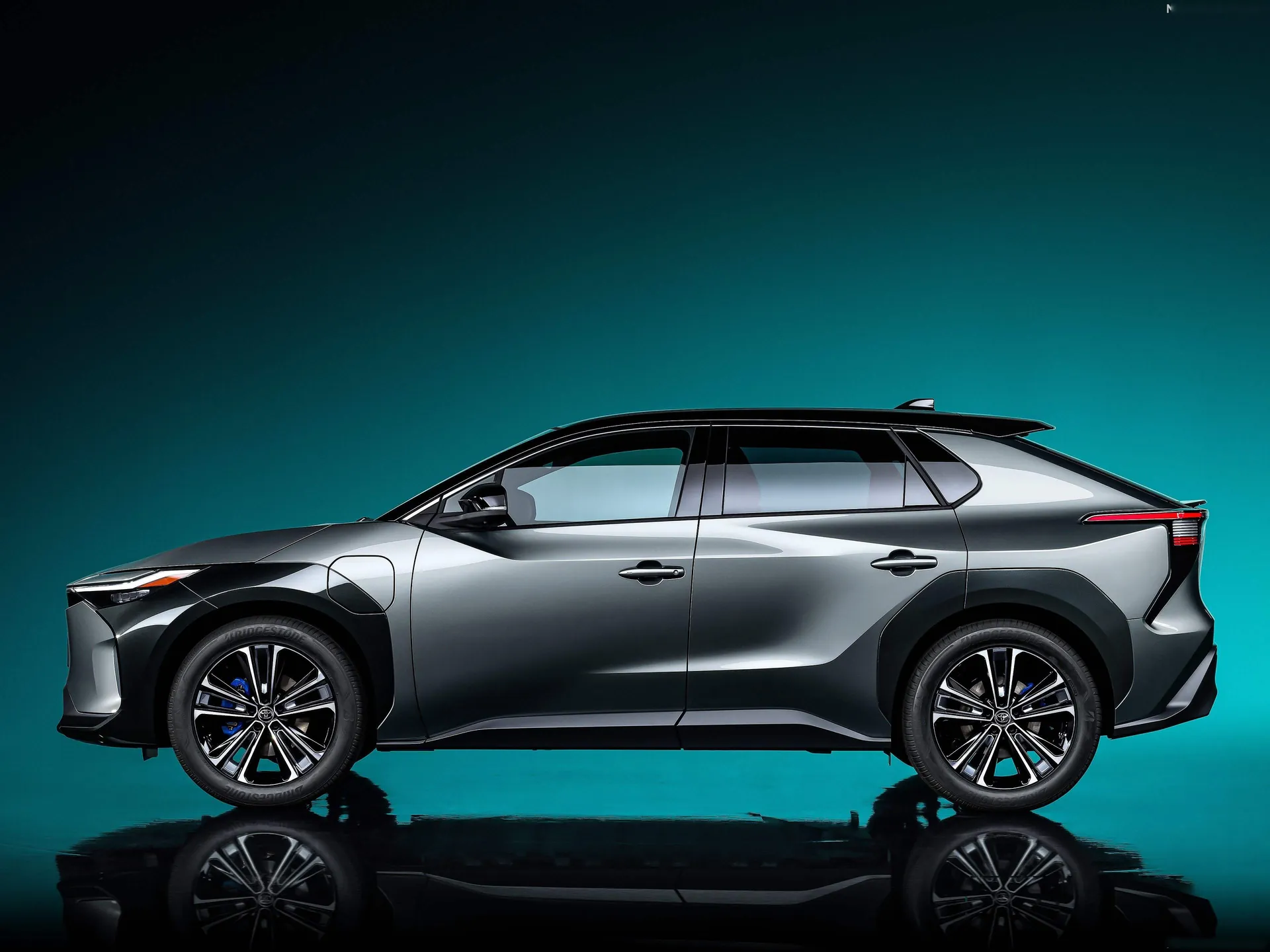 Toyota bZ4X Concept (2021) – boční profil