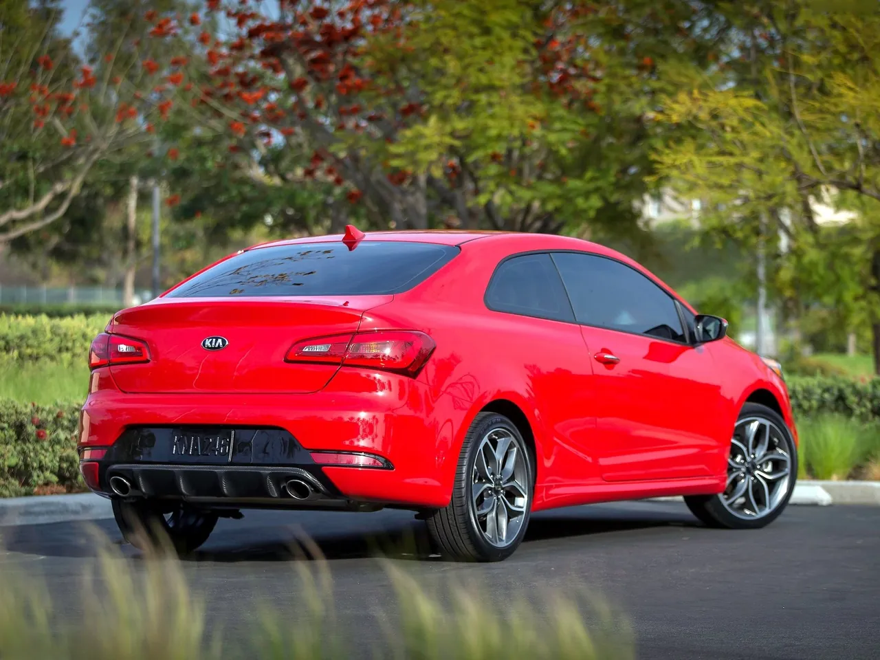 Kia Forte Koup (2014) – zadní tříčtvrteční pohled