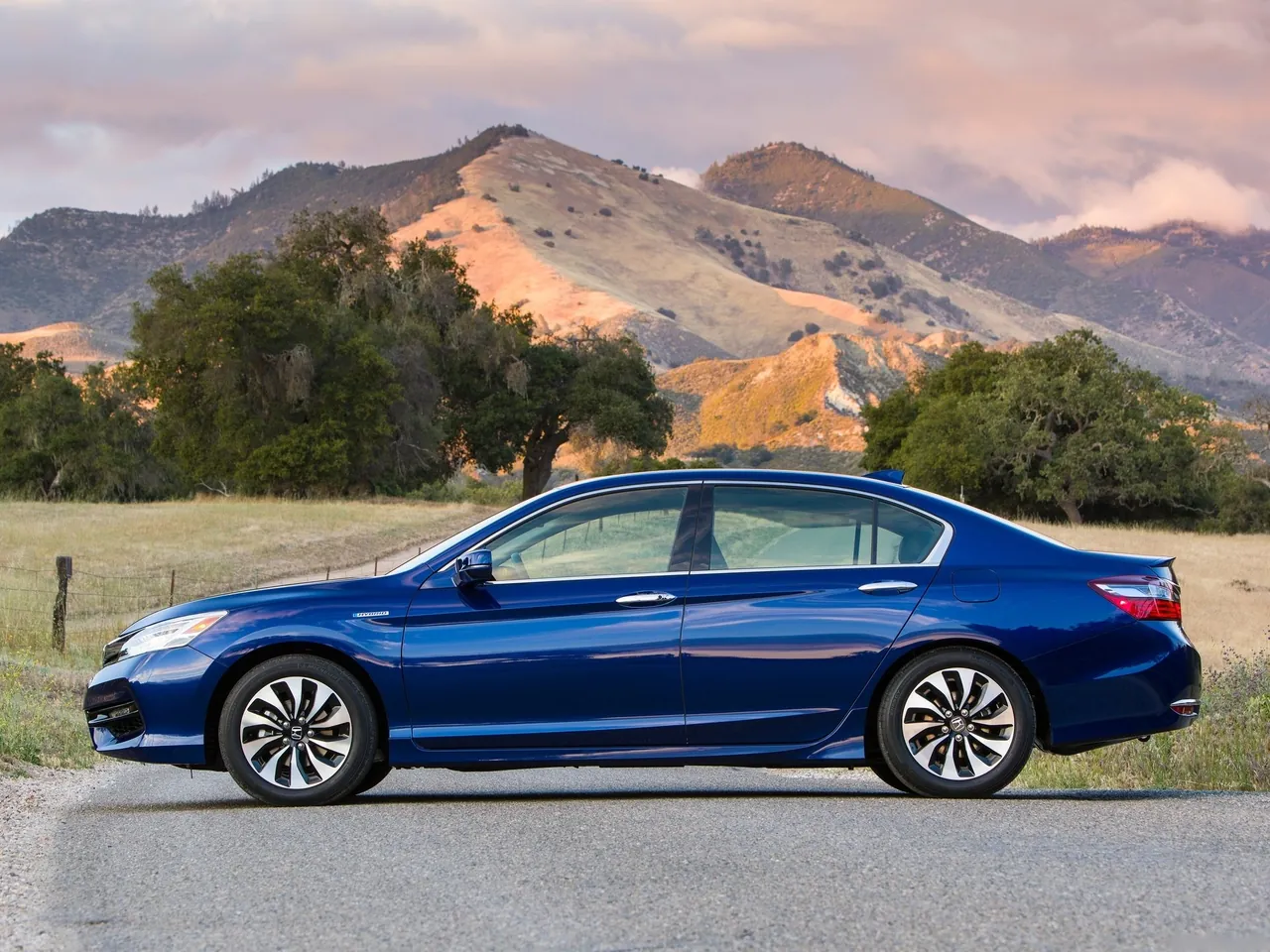 Honda Accord Hybrid (2017) – boční profil