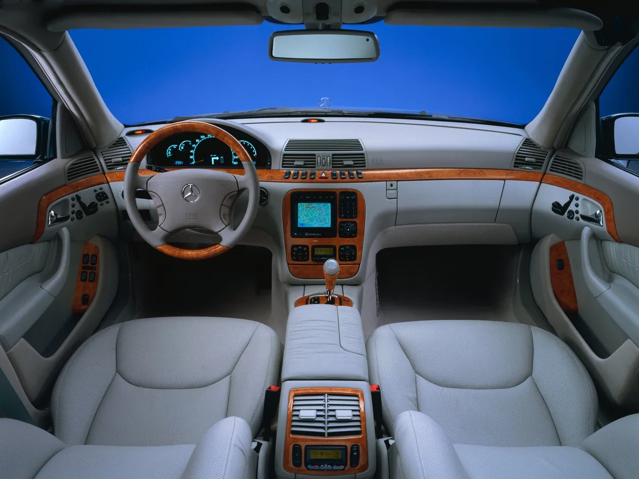 Mercedes-Benz S-Class (2000) - Interior