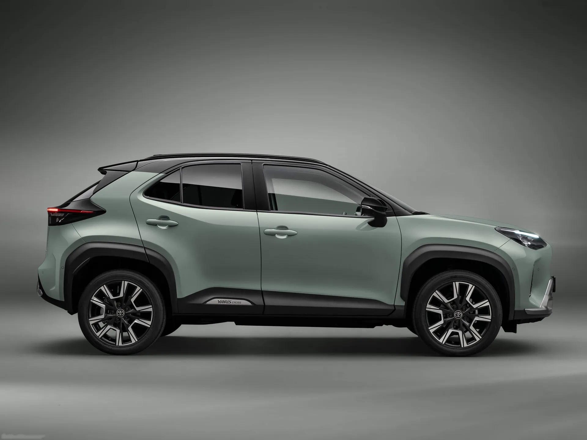 Toyota Yaris Cross (2024) – boční profil