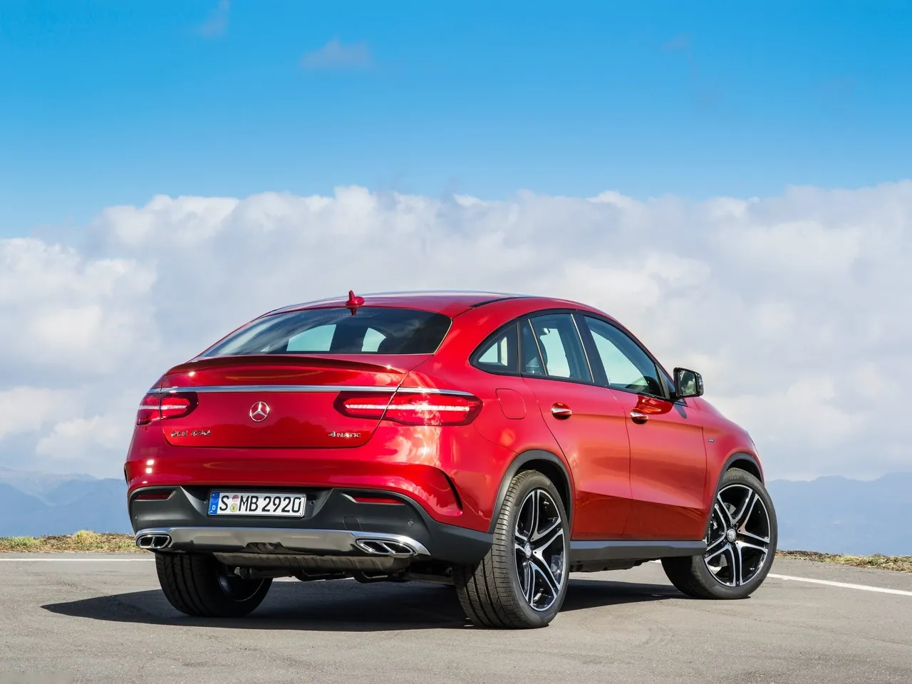 Mercedes-Benz GLE450 AMG Coupe (2016) – zadní tříčtvrteční pohled