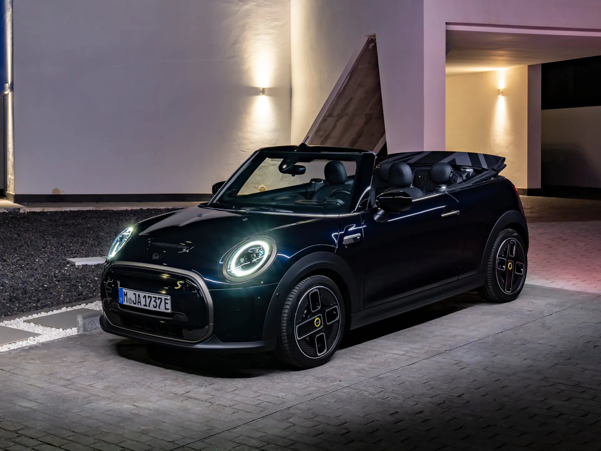 Mini Cooper SE Convertible (2023)