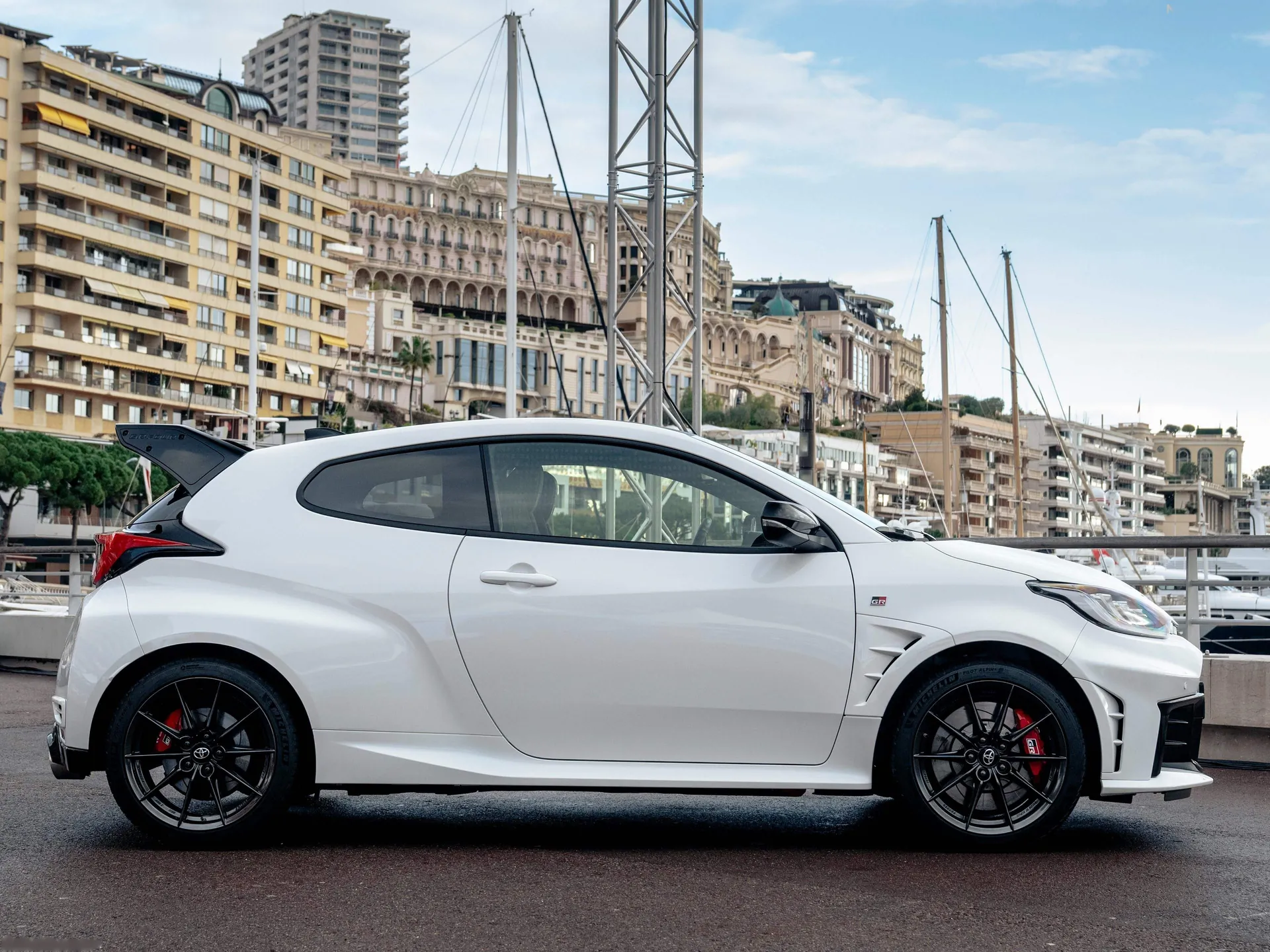 Toyota GR Yaris Aero Performance (2026) – boční profil
