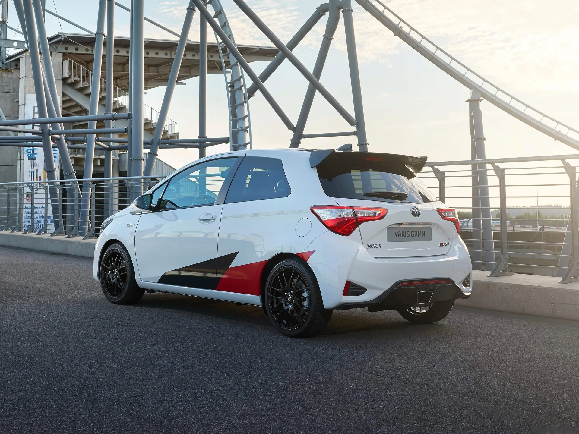Toyota Yaris GRMN (2018) – zadní tříčtvrteční pohled