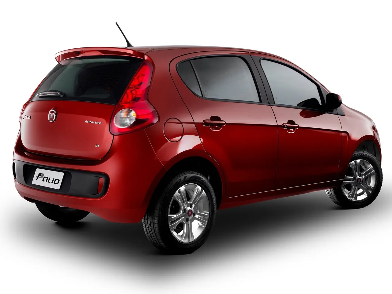 Fiat Palio (2012) – zadní tříčtvrteční pohled