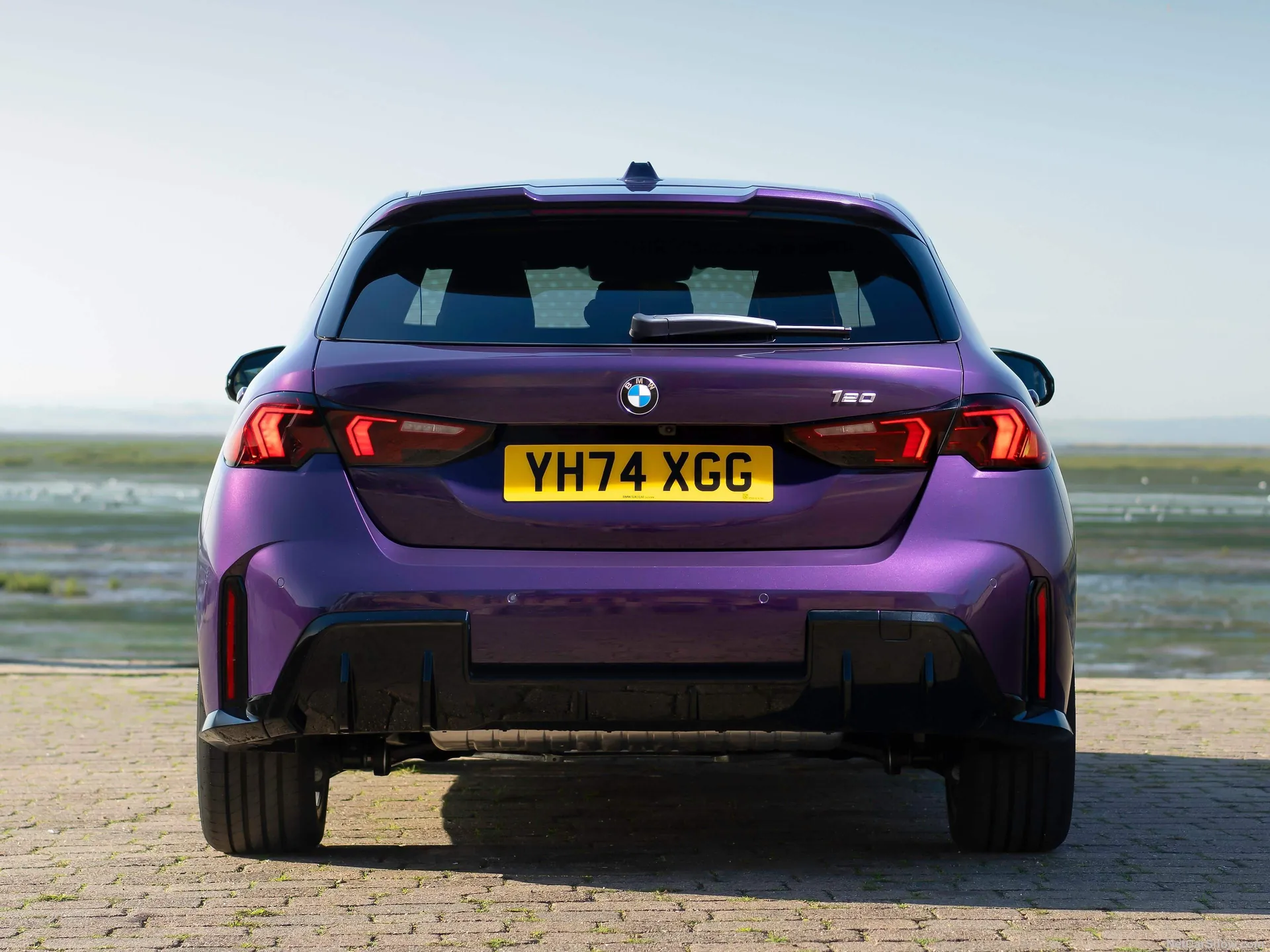 BMW 120 [UK] (2025) – zezadu