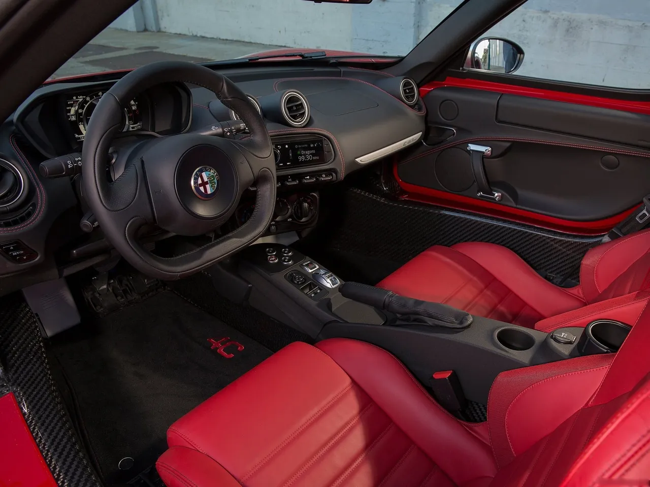 Alfa Romeo 4C Coupe [US] (2015) – interiér