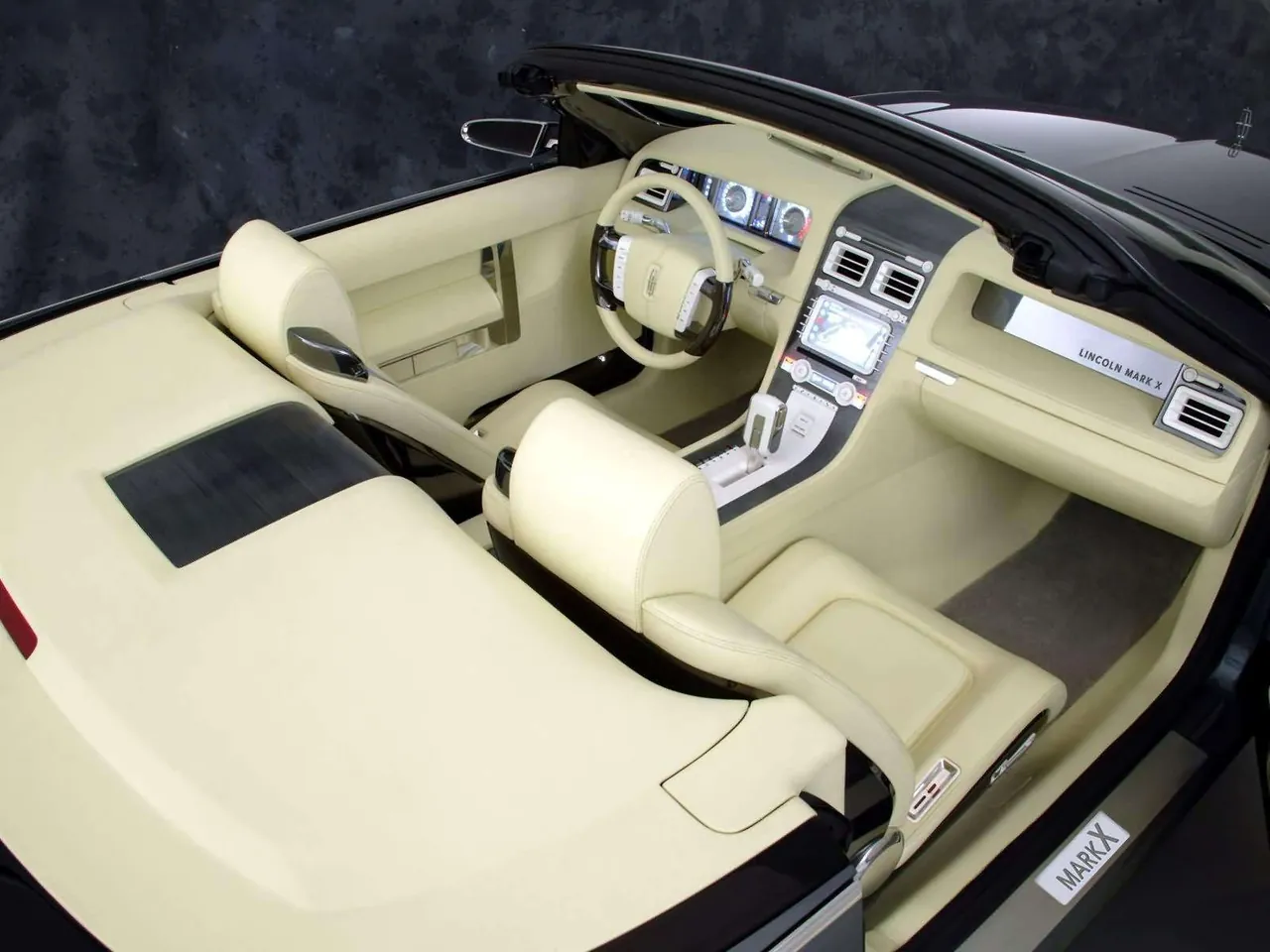 Lincoln Mark X Concept (2004) – interiér