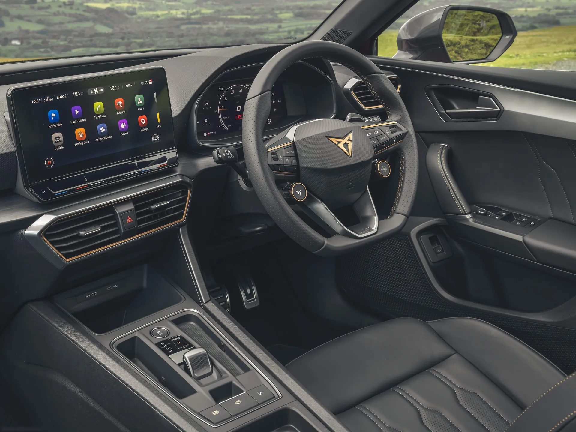 Cupra Leon Estate [UK] (2021) – interiér