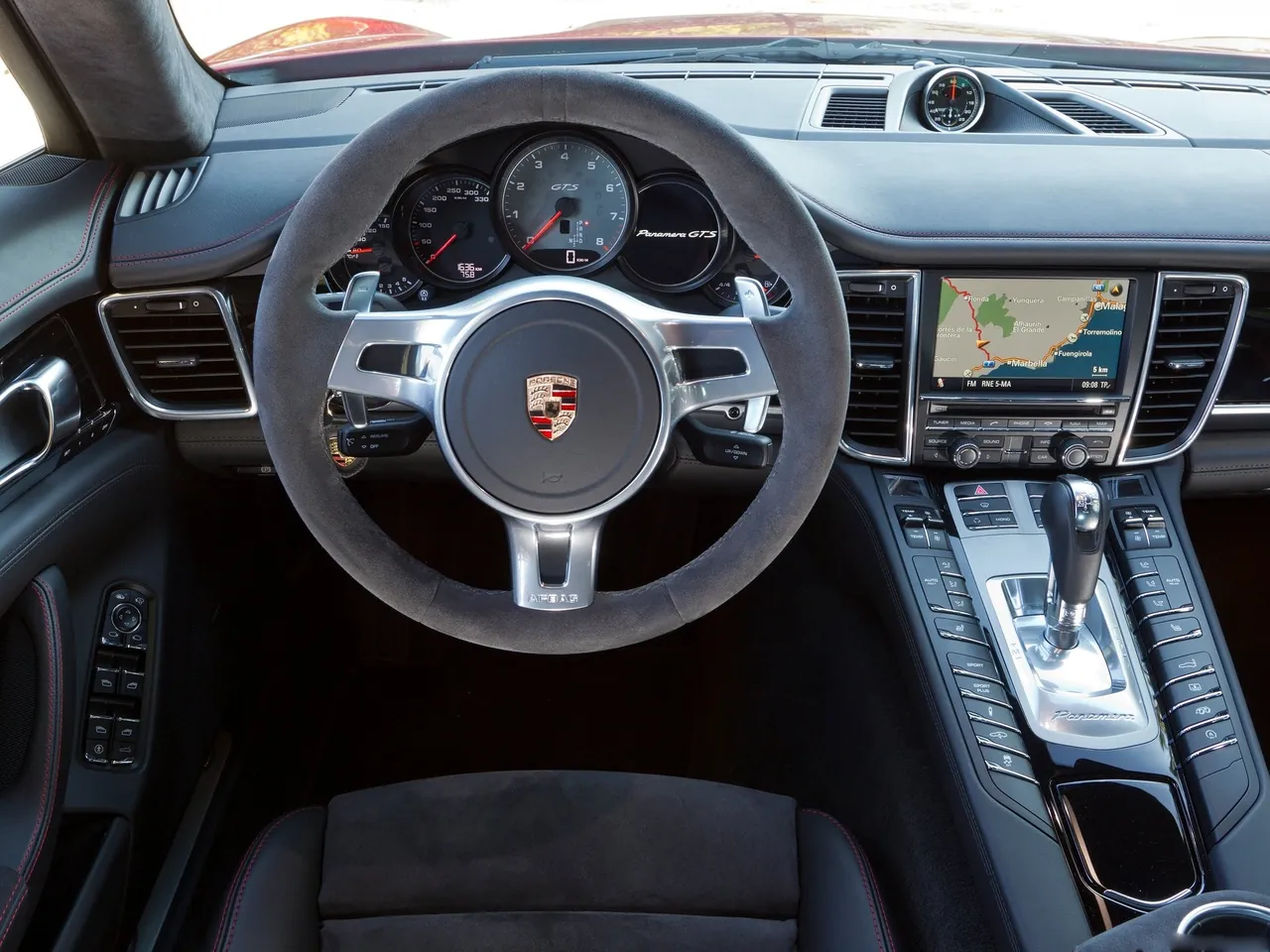 Porsche Panamera GTS (2012) – interiér