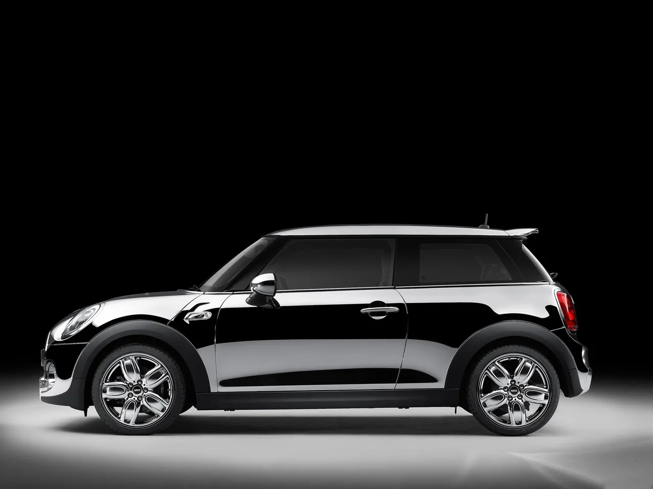Mini Chrome Line Exterior Deluxe Concept (2015) – boční profil