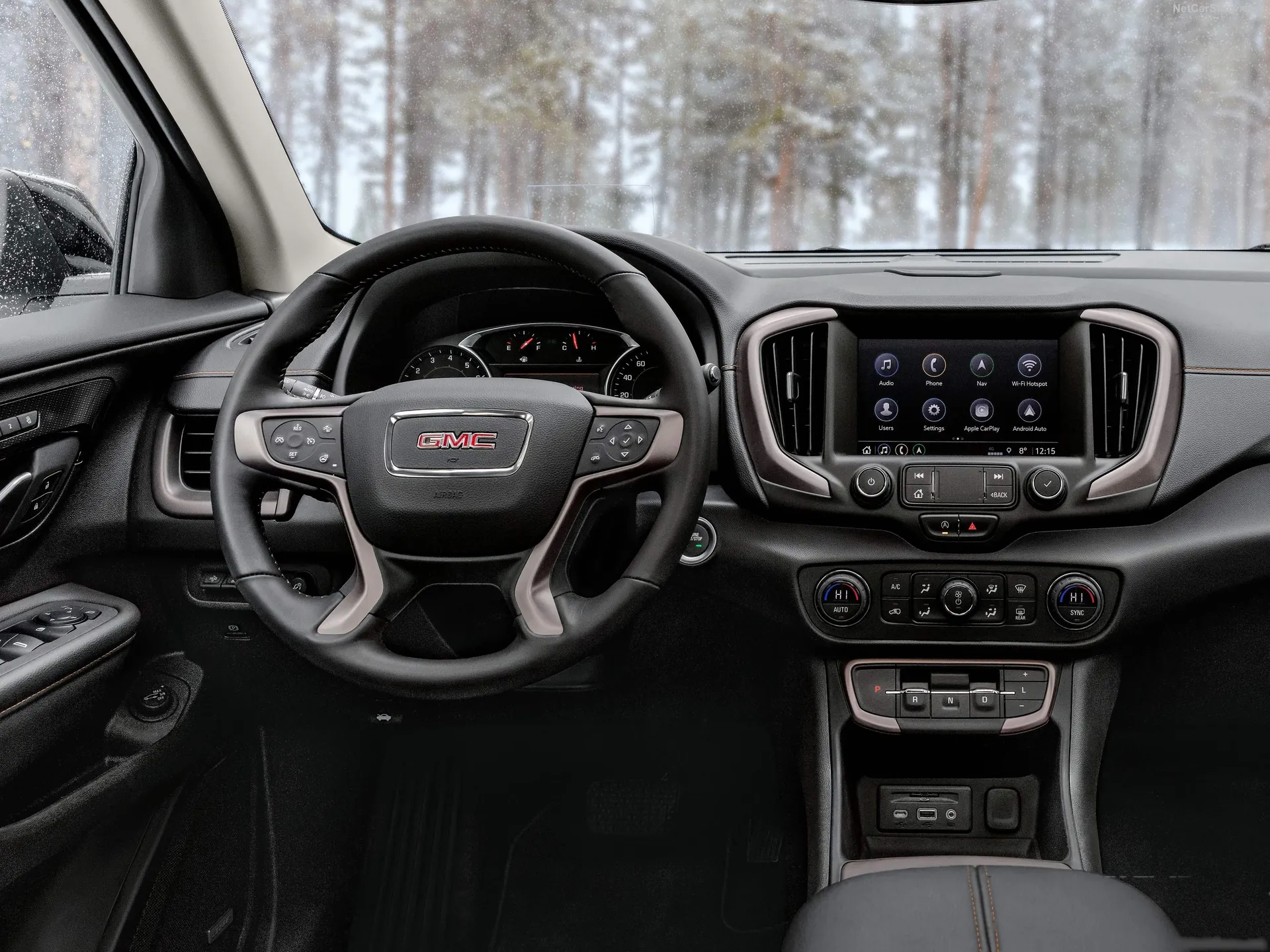 GMC Terrain AT4 (2022) – interiér