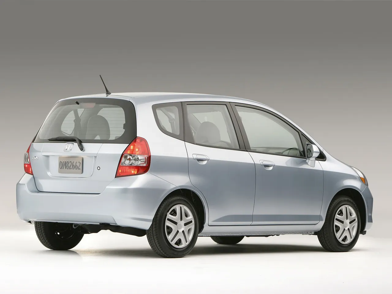 Honda Fit (2007) – zadní tříčtvrteční pohled