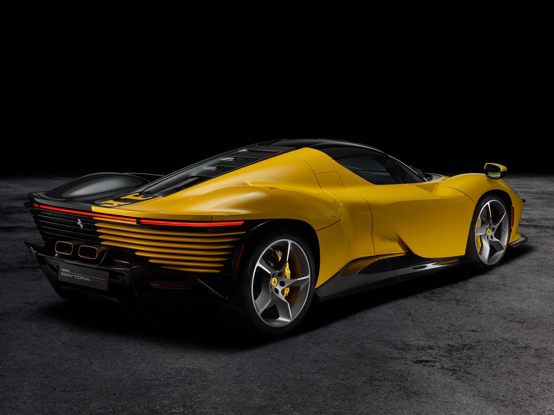 Ferrari Daytona SP3 Tailor Made (2025) – zadní tříčtvrteční pohled