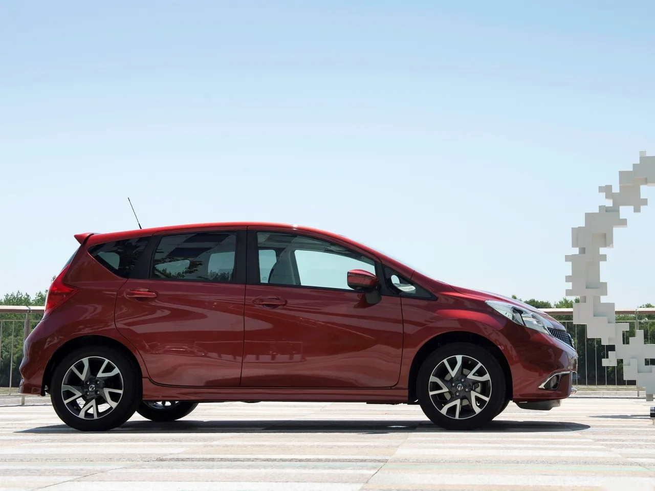 Nissan Note (2014) - Side Profile