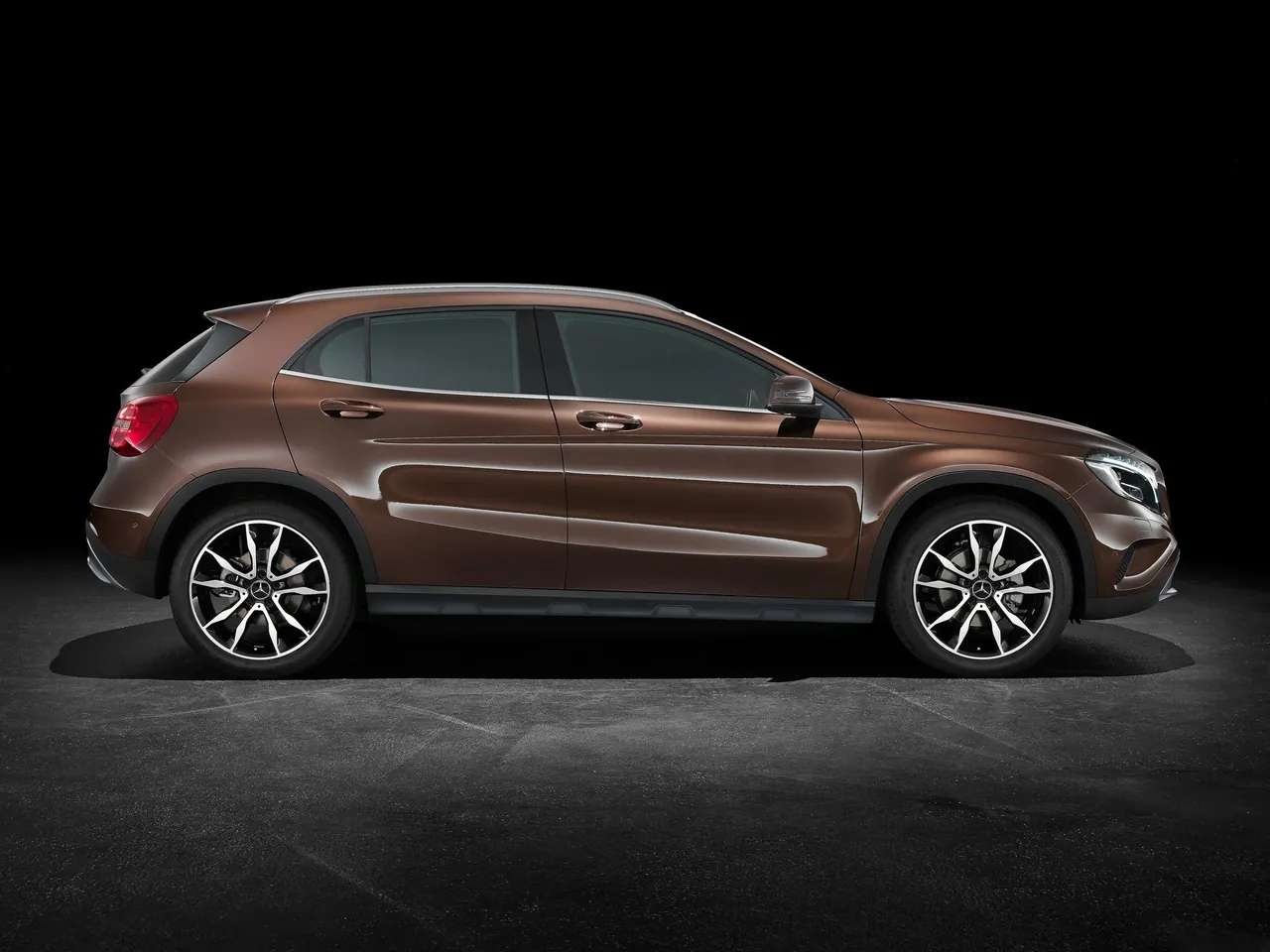 Mercedes-Benz GLA-Class (2015) - Side Profile