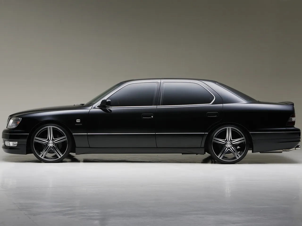 Wald Lexus LS (2000) – boční profil