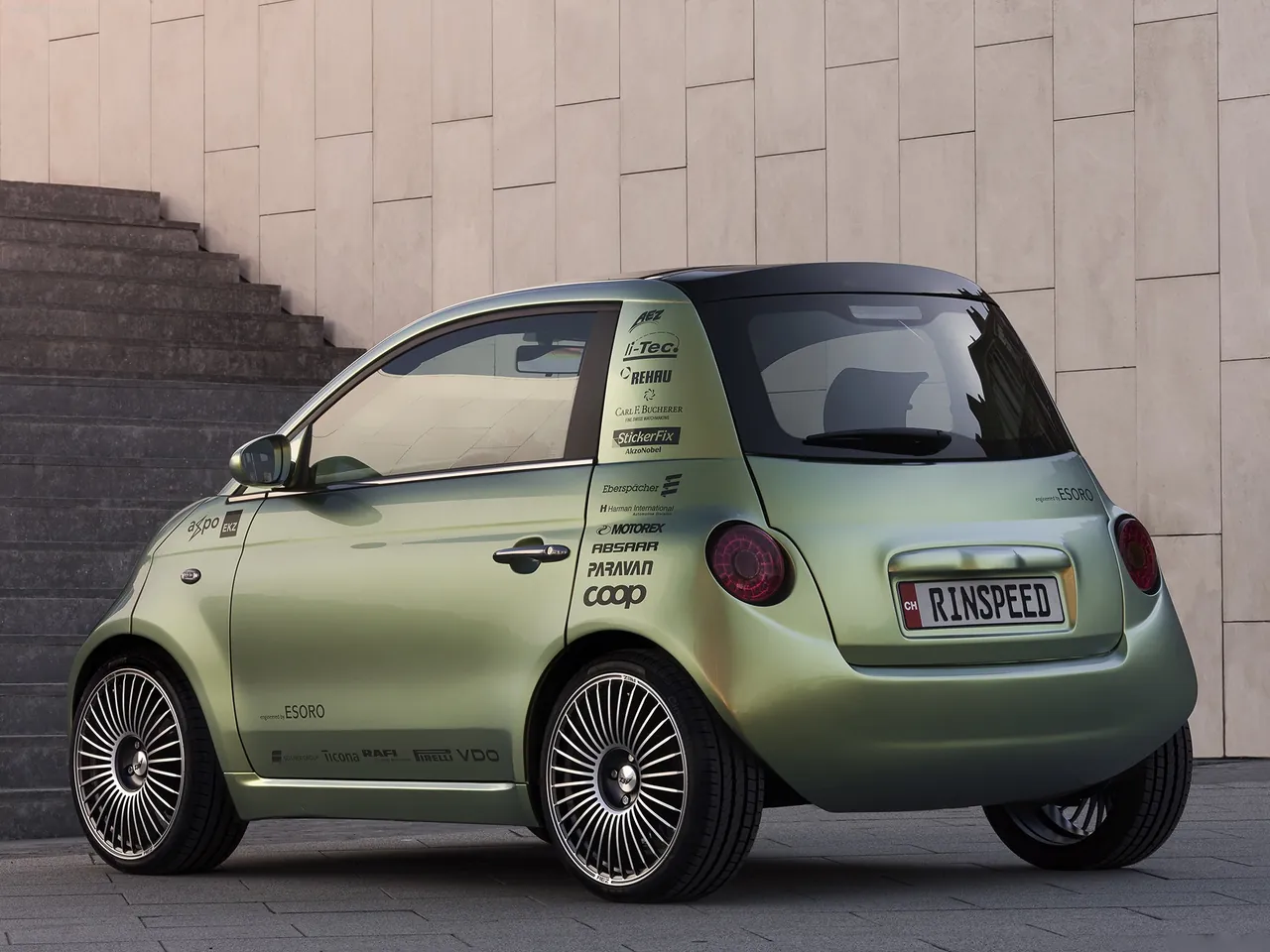 Rinspeed UC Concept (2010) – zadní tříčtvrteční pohled