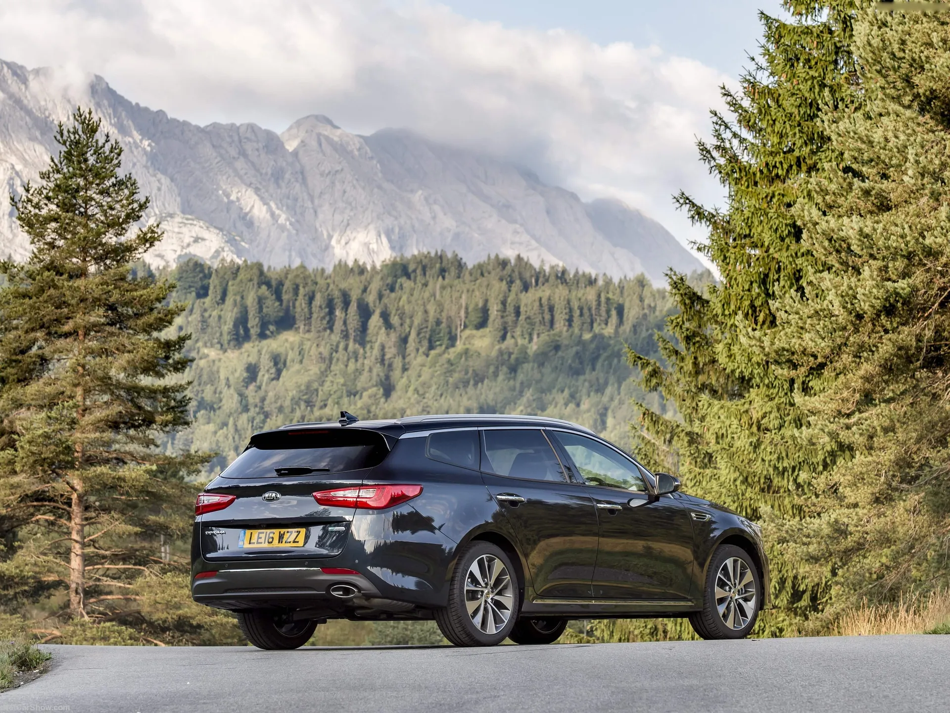 Kia Optima Sportswagon [UK] (2017) – zadní tříčtvrteční pohled