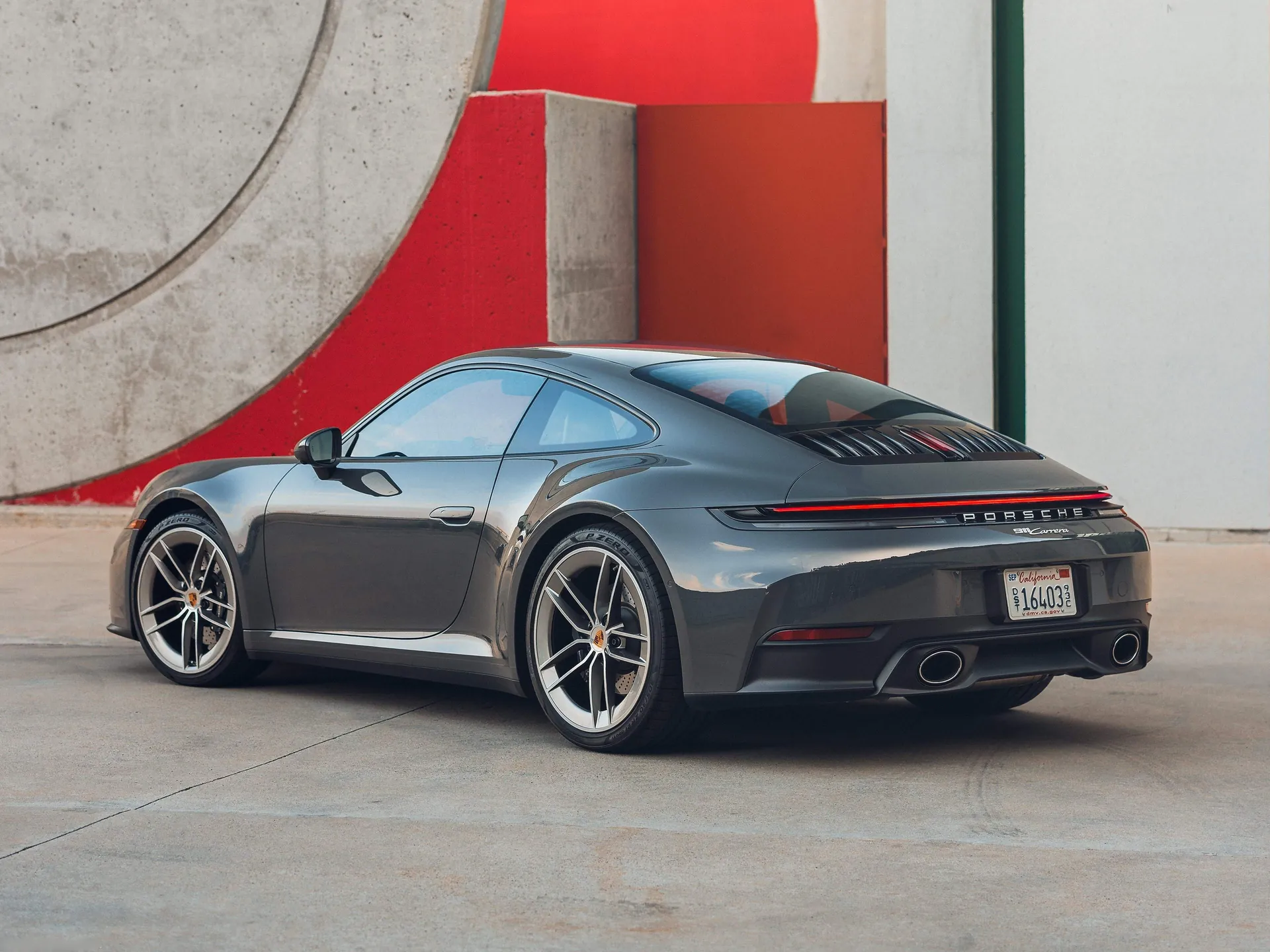 Porsche 911 Carrera (2025) – zadní tříčtvrteční pohled