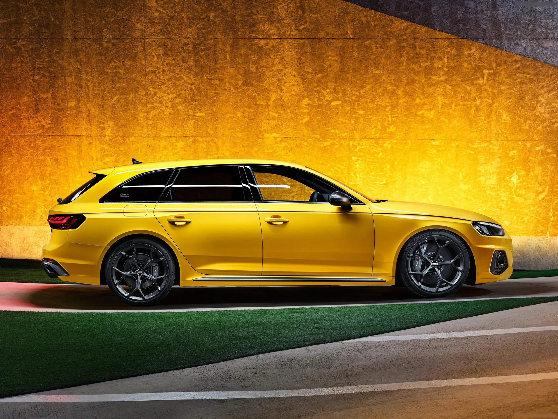 Audi RS4 Avant 25 Years Edition (2024) – boční profil