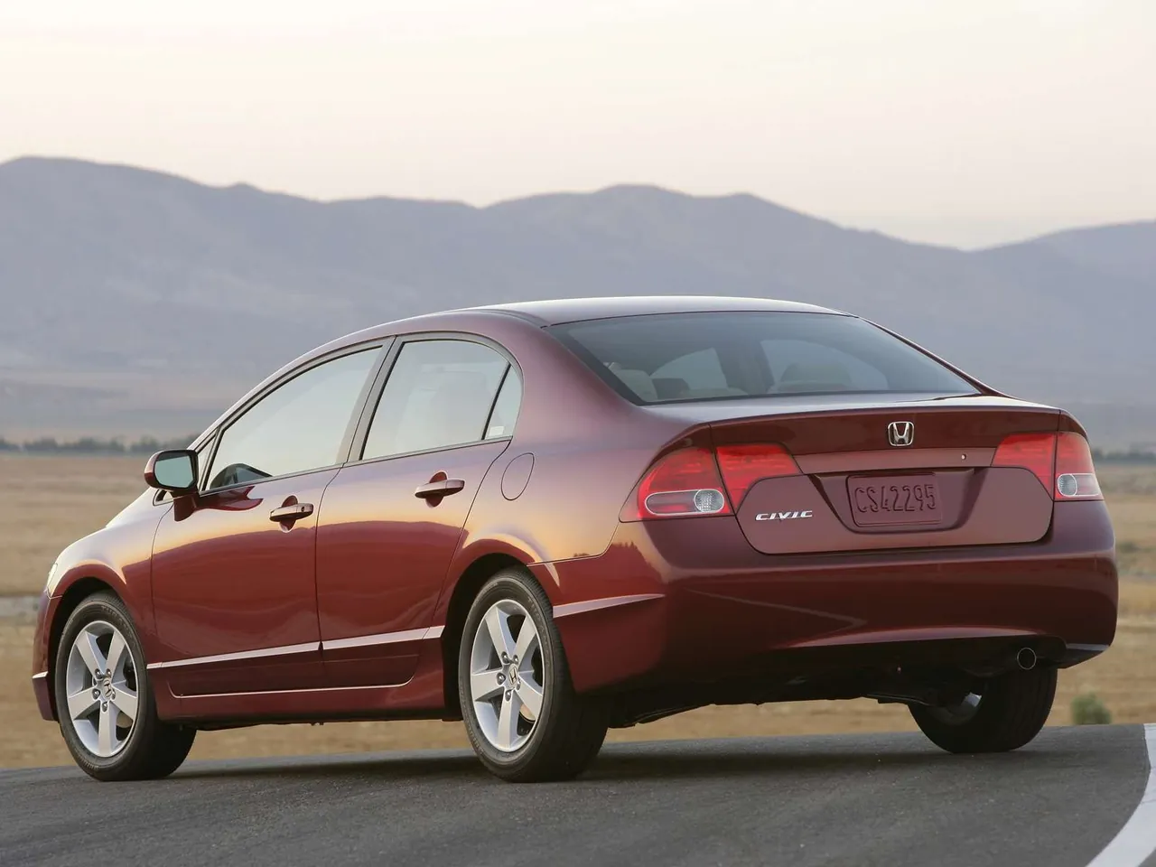 Honda Civic Sedan (2006) – zadní tříčtvrteční pohled