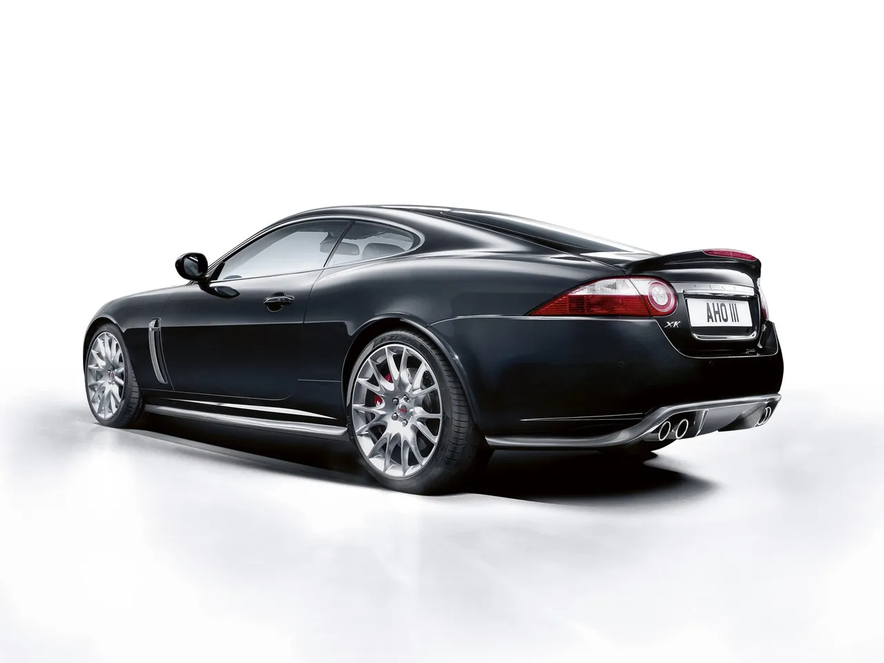 Jaguar XKR-S (2009) – zadní pohled