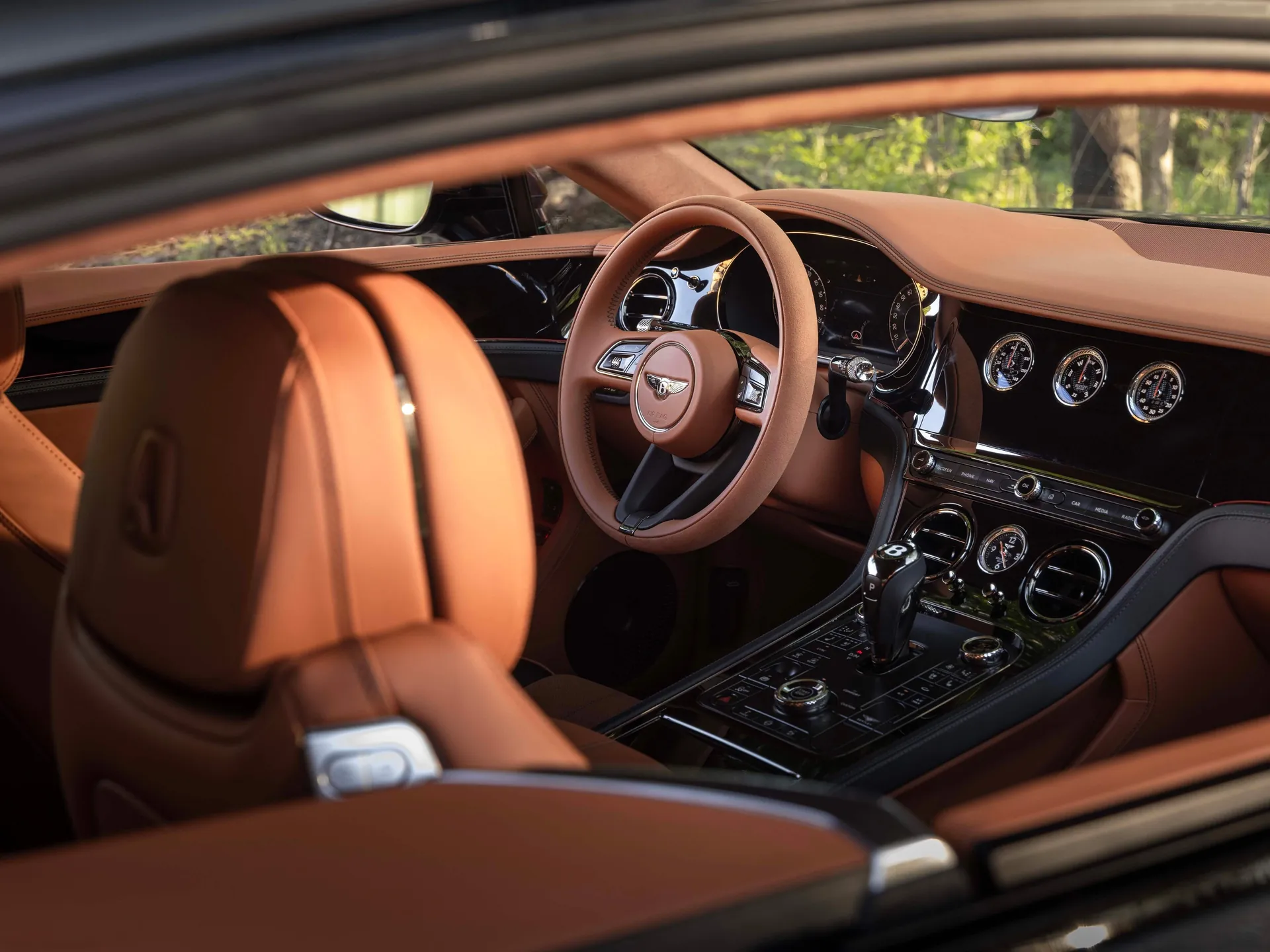 Bentley Continental GT S (2027) – interiér