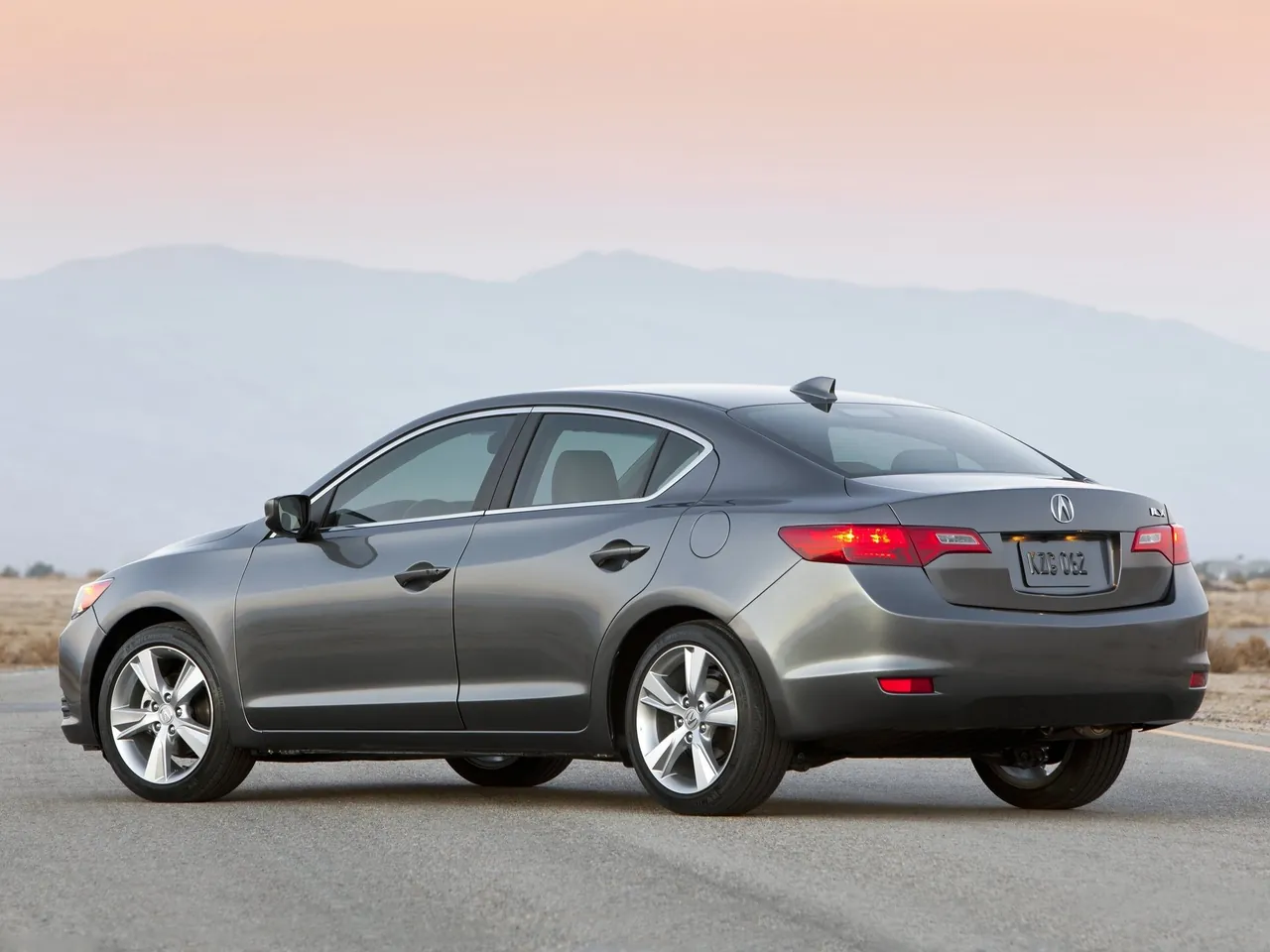 Acura ILX (2013) – zadní tříčtvrteční pohled