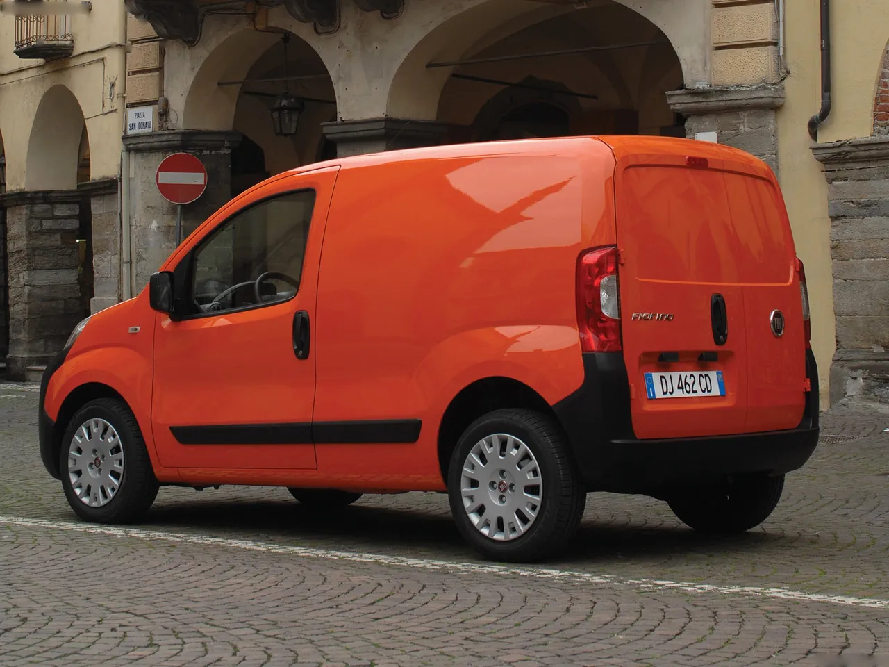 Fiat Fiorino (2008) – zadní tříčtvrteční pohled