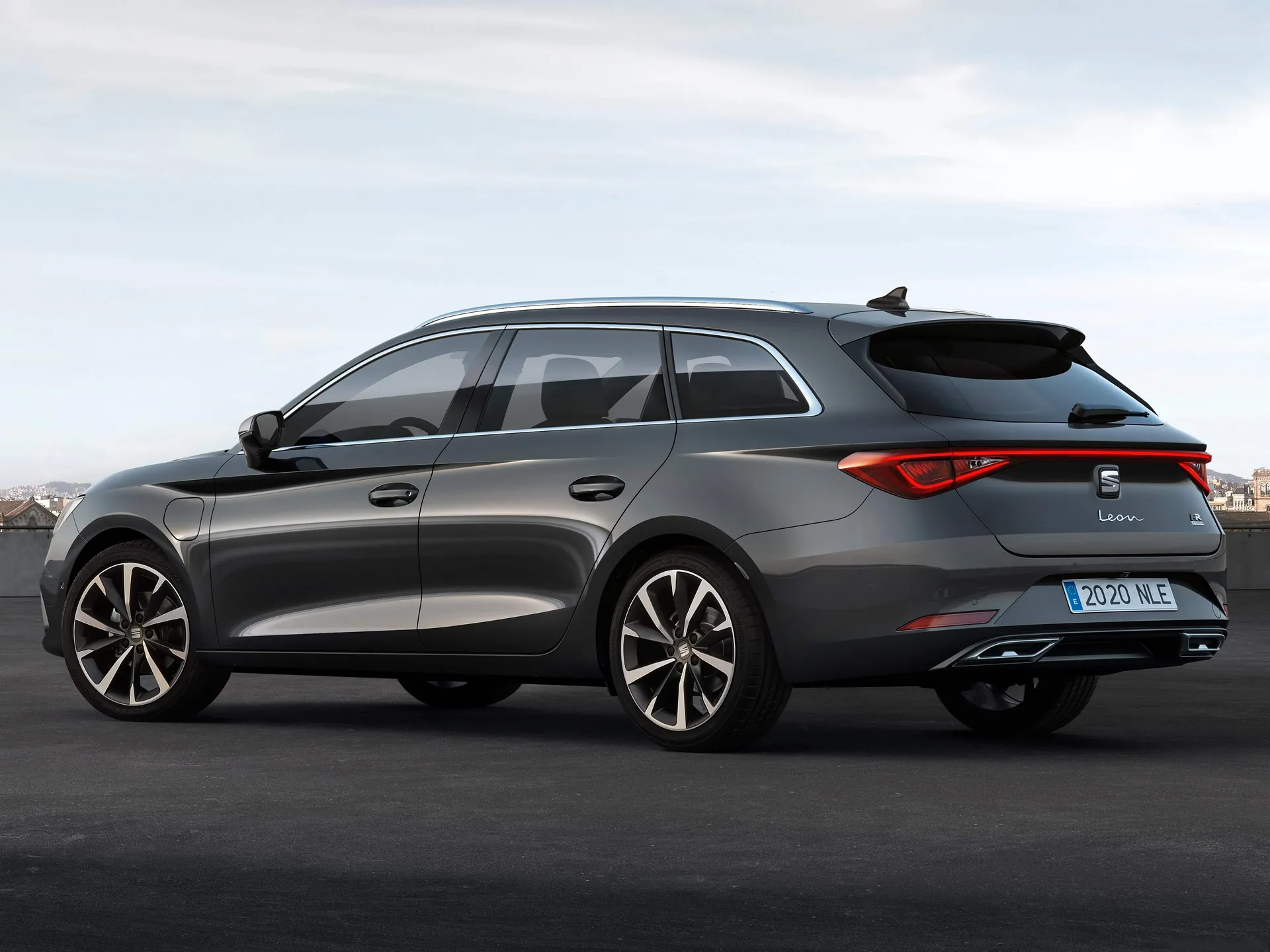 Seat Leon Sportstourer (2020) – zadní tříčtvrteční pohled
