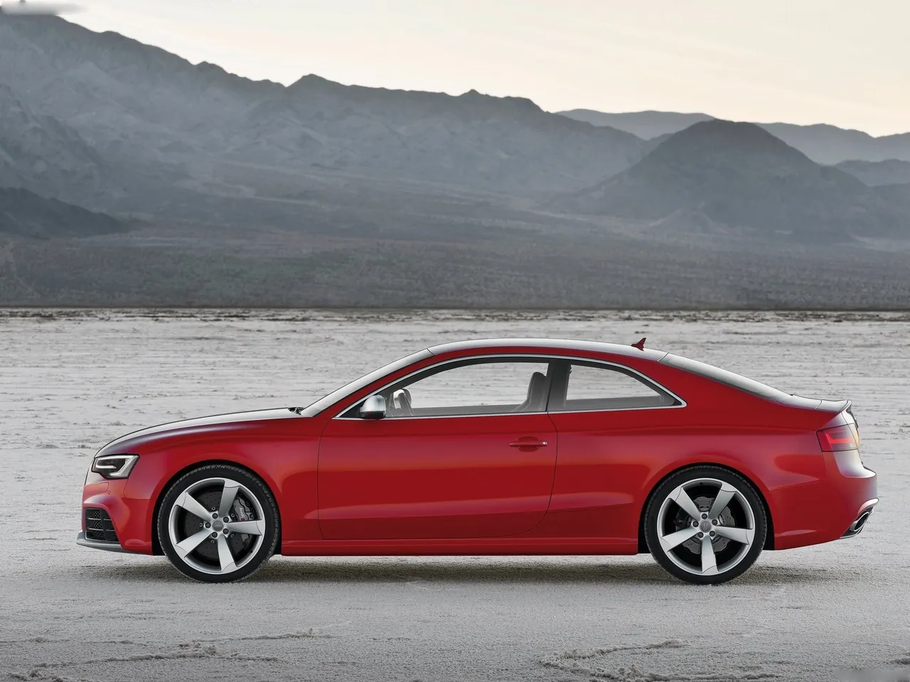 Audi RS5 (2012) – boční profil