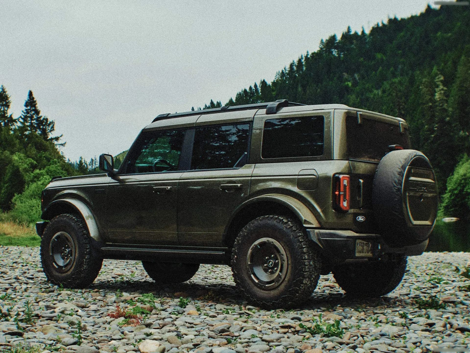 Ford Bronco Filson (2027) – zadní tříčtvrteční pohled