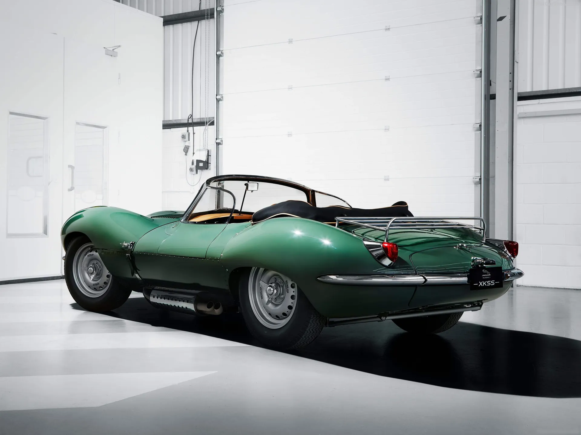 Jaguar XKSS 57 (2017) – zadní tříčtvrteční pohled