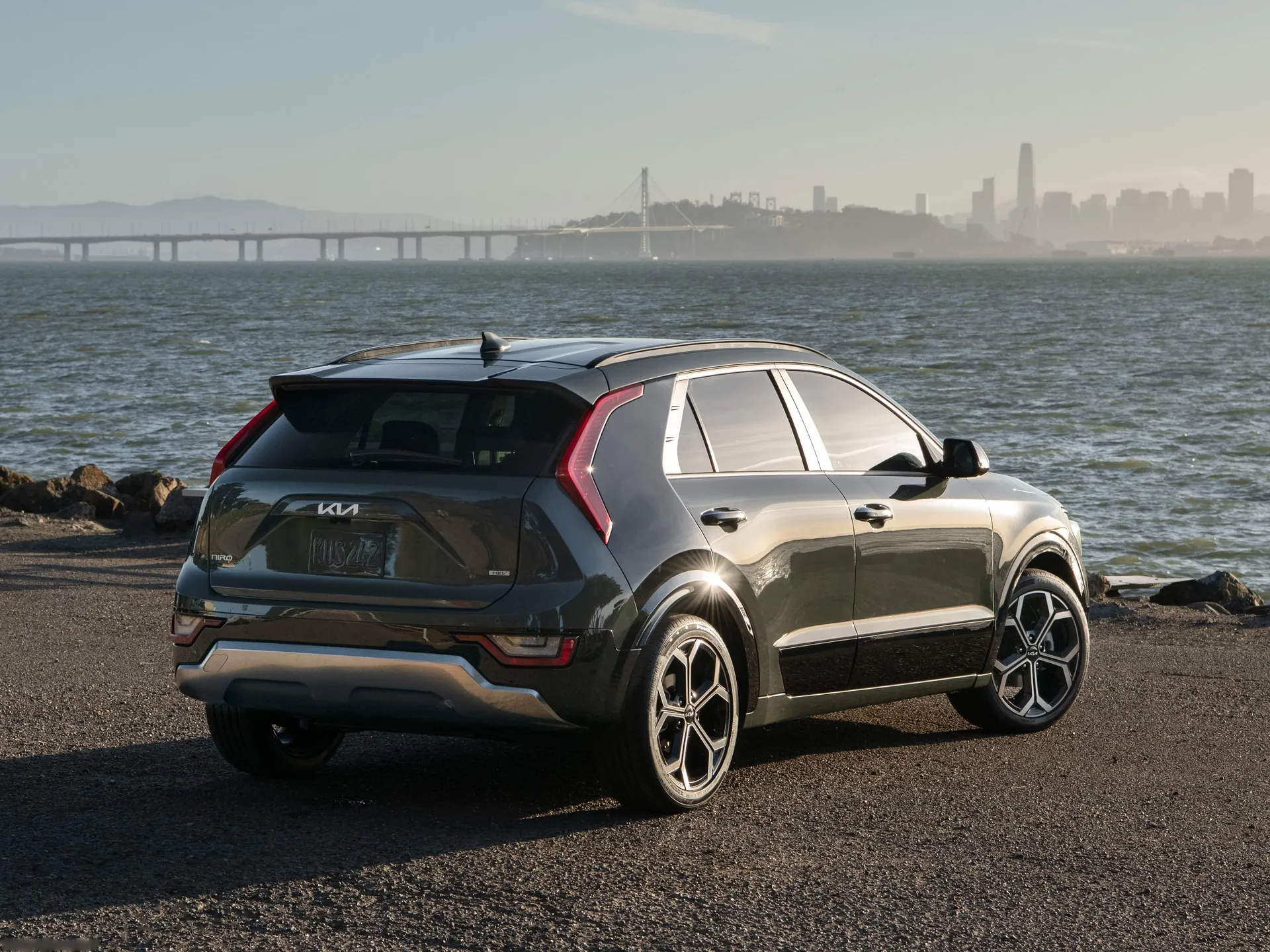 Kia Niro (2023) – zadní tříčtvrteční pohled