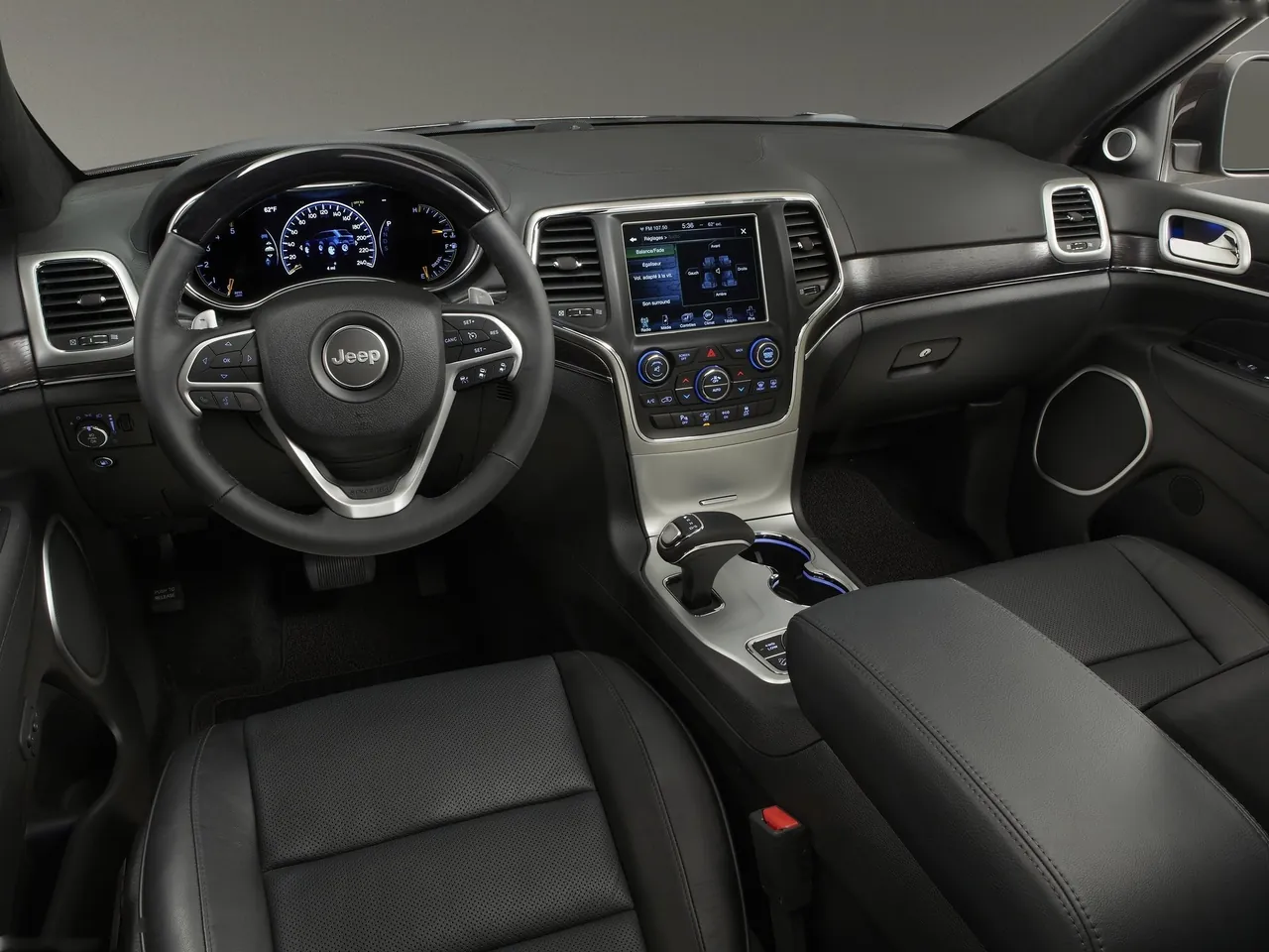 Jeep Grand Cherokee [EU] (2014) – interiér